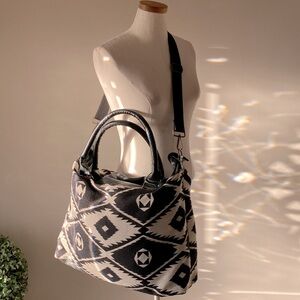 Mossimo supply Aztec large capacity travel, weekender bag, boho, 2 handles